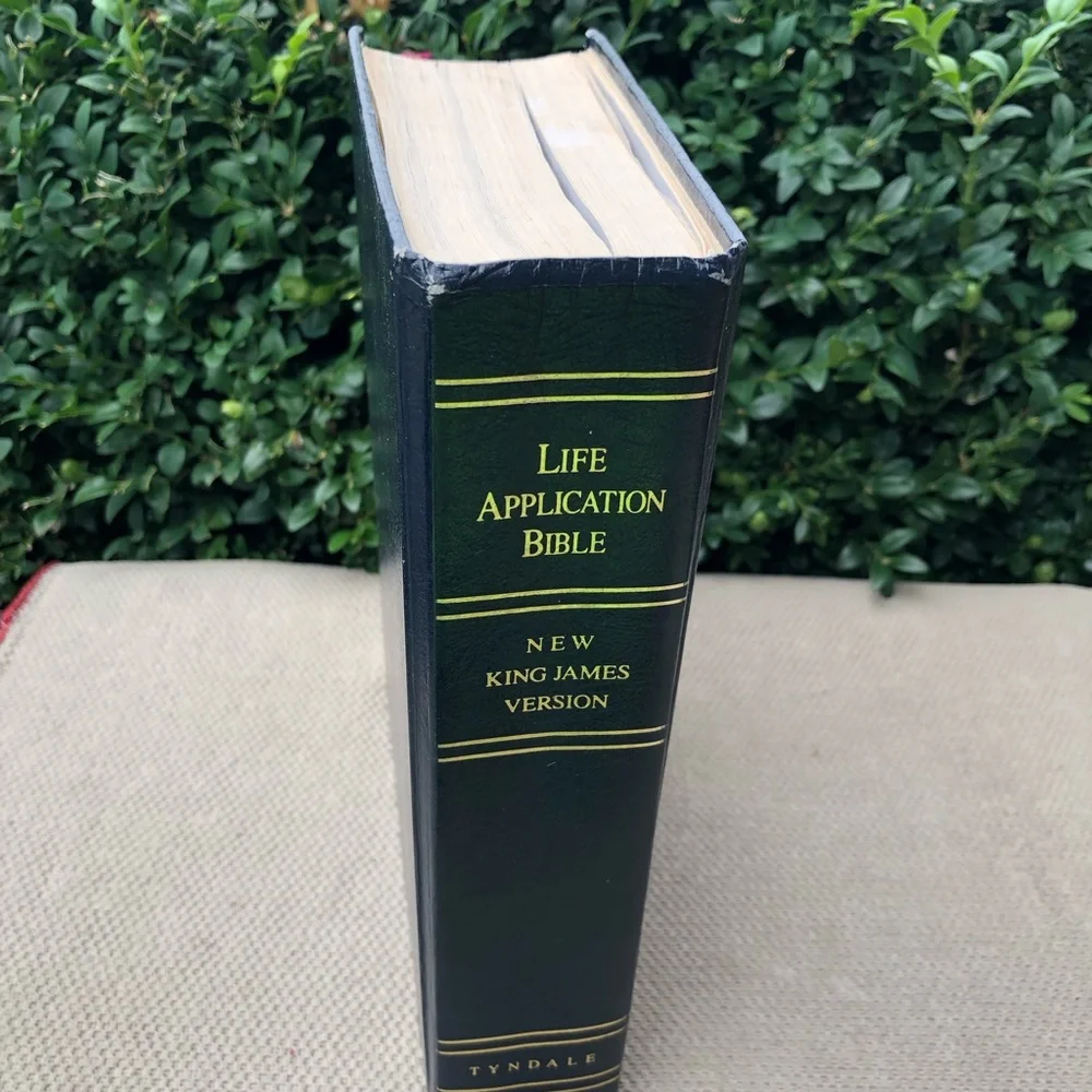 Life Application Bible Black with Green Logo  by Tyndale 1993